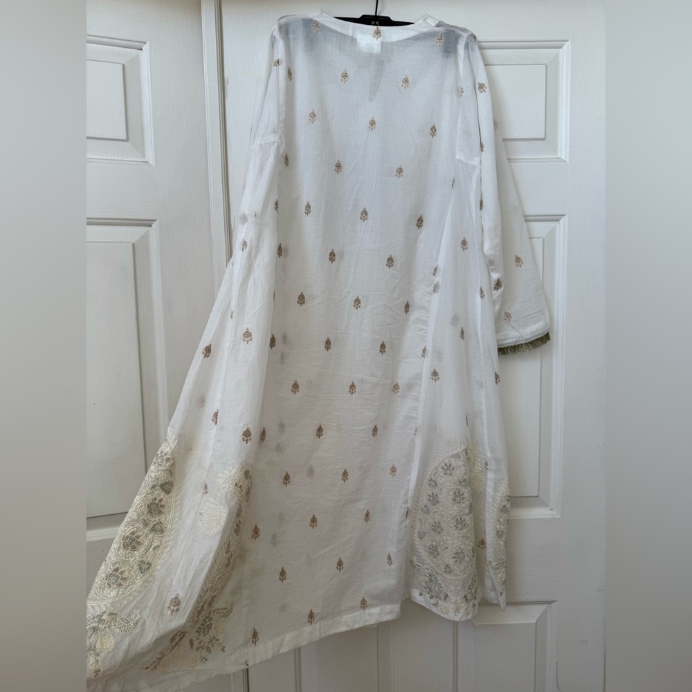 Zara Shahjahan White Shalwar Kameez - Picture 7 of 10